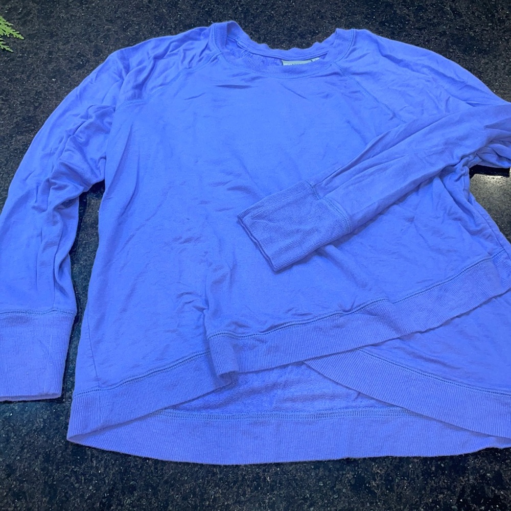 Women’s Athleta cozy crewneck. Size L